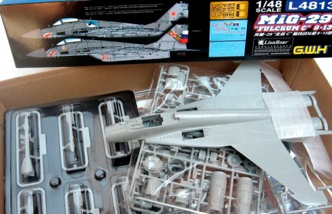 Склеиваемые пластиковые модели самолетов и бронетехники от фирмы Great Wall Hobby.