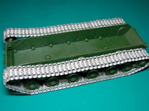 Сборка металлических траков для пластиковой модели танка.