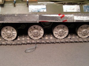 Сборка металлических траков для пластиковой модели танка.