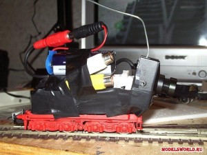 Видеокамера на макете железной дороги.