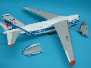 Модель тяжелого транспортного самолета Антонов АН-124 «Руслан»