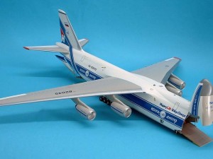Модель тяжелого транспортного самолета Антонов АН-124 «Руслан»